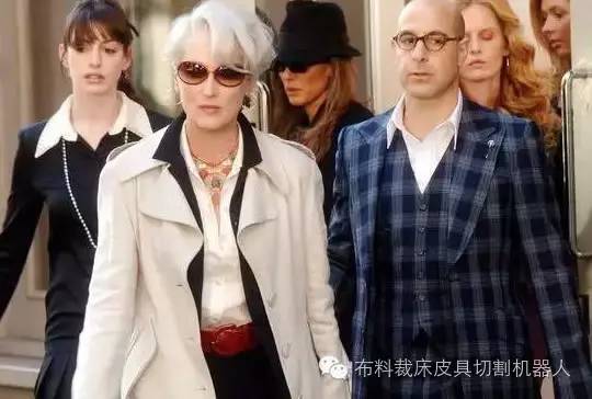 橙色风衣外套女中长款如何搭配,橄榄绿风衣搭配什么颜色的风衣