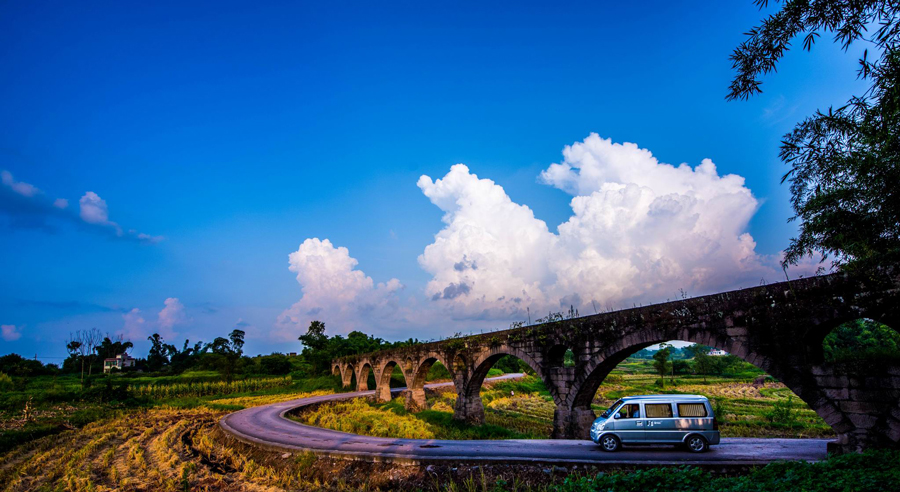记者自驾采访体验：云南风景好，重庆的路好