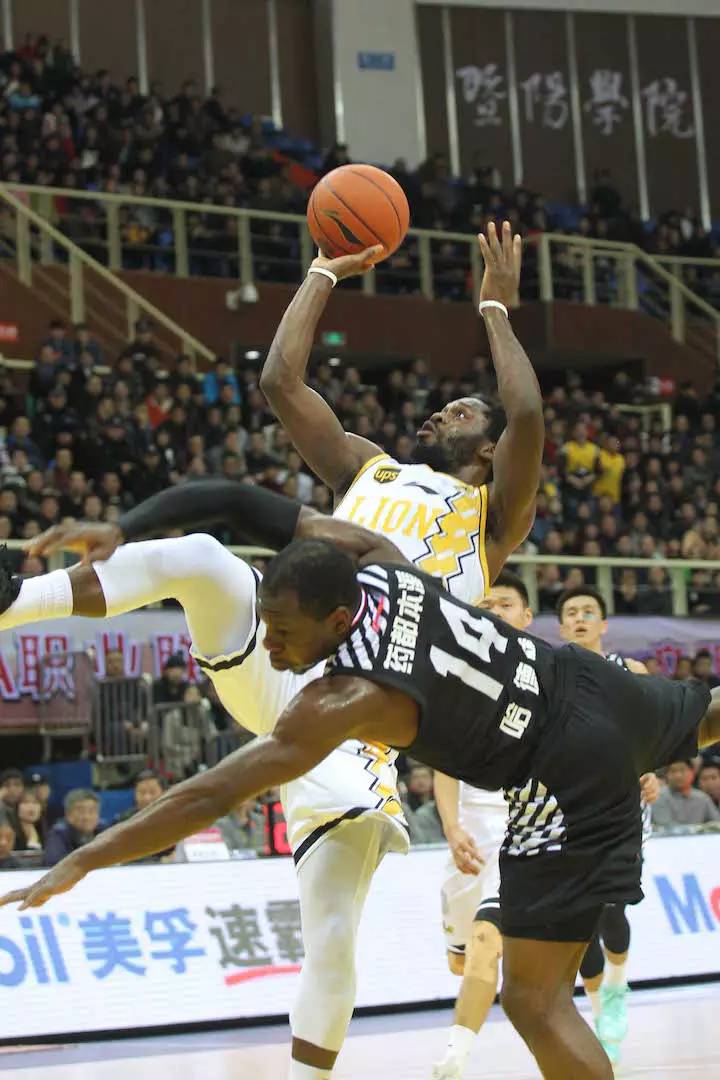 帕戈广厦,帕戈与广厦