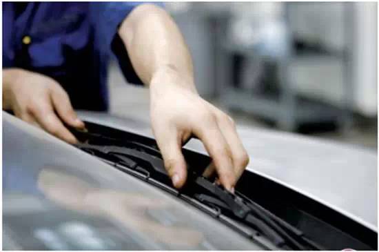 春季雨天行车技巧,雨天怎样保持驾车视线清晰