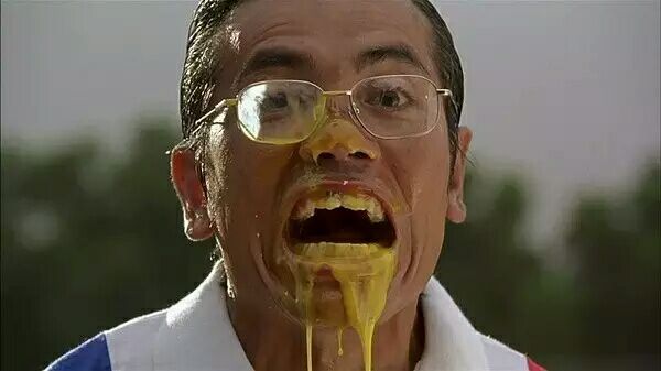 周星驰与吴孟达少林足球唱歌片段,少林足球周星驰吴孟达找陈国坤