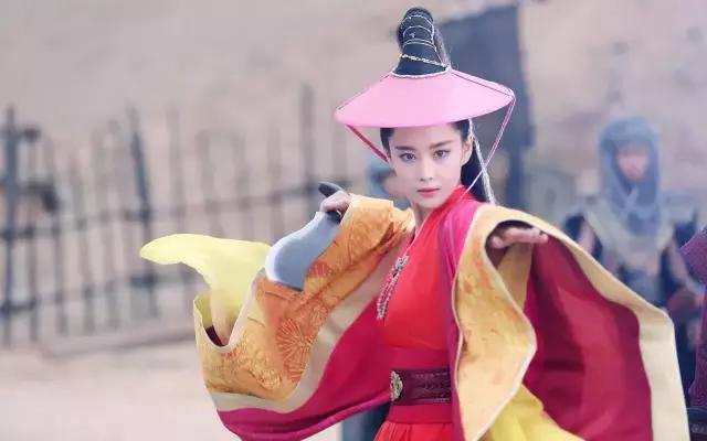 竟然有人夸大红雨衣配猪肠惊艳，别再绑着前男友炒作行吗