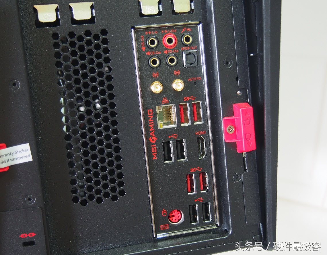 它确实是个大块头，玩游戏用它错不了！