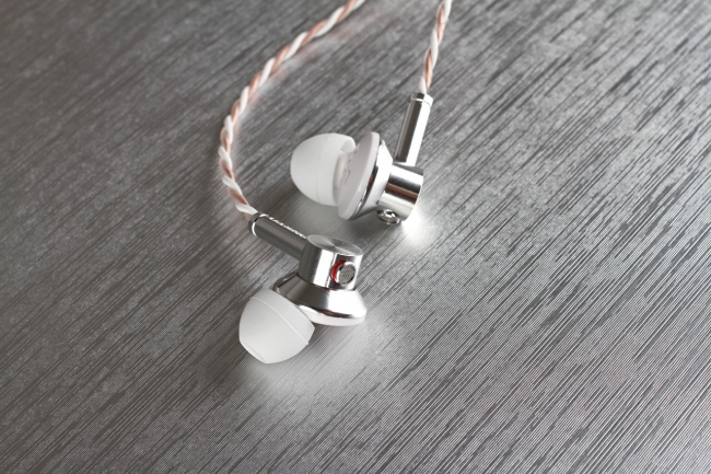 不愿妥协，想追求更高品质？谈安桥E700M听感