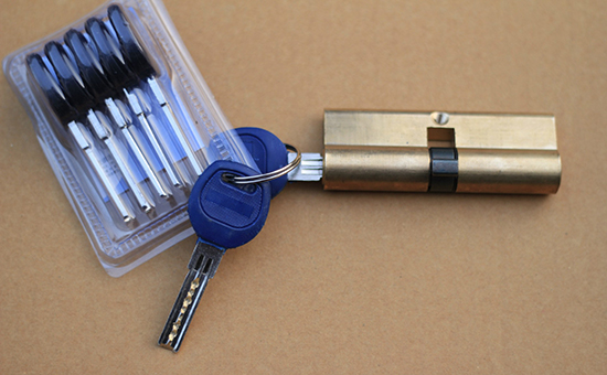 怎样选购防盗门的锁体,怎样选择防盗门锁芯视频