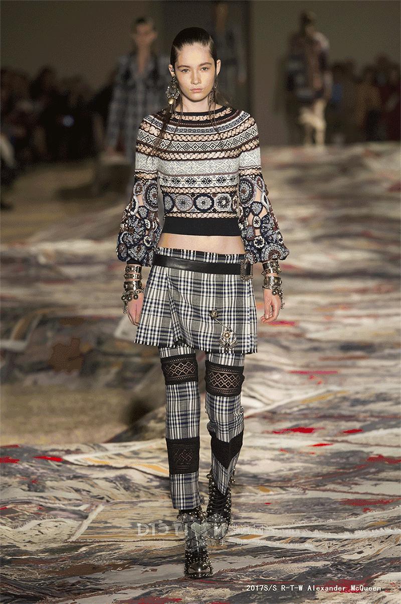 时装周盛世美颜观众,mcqueen24年秋冬走秀解析