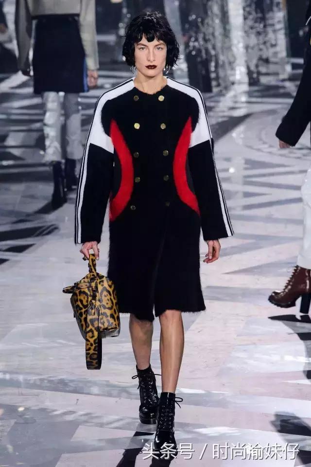 街怕秀:杨幂唐嫣娜扎、袁姗姗戚薇看个够2000元不过起步价