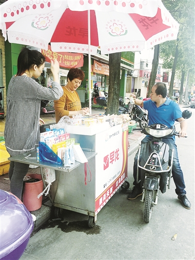 漳州政企联合治理市区早餐市场“摊外摊”乱象