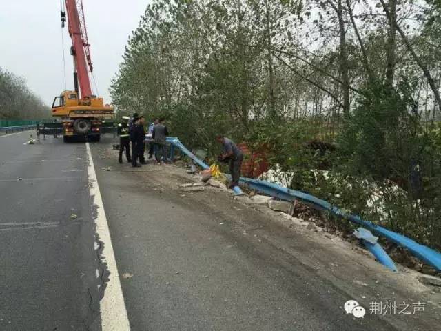 河豚鱼中毒事件后续,荆州一运鱼货车侧翻