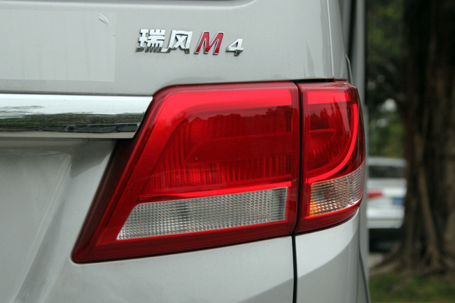 实用派不失商务范儿试驾江淮瑞风M42.0L