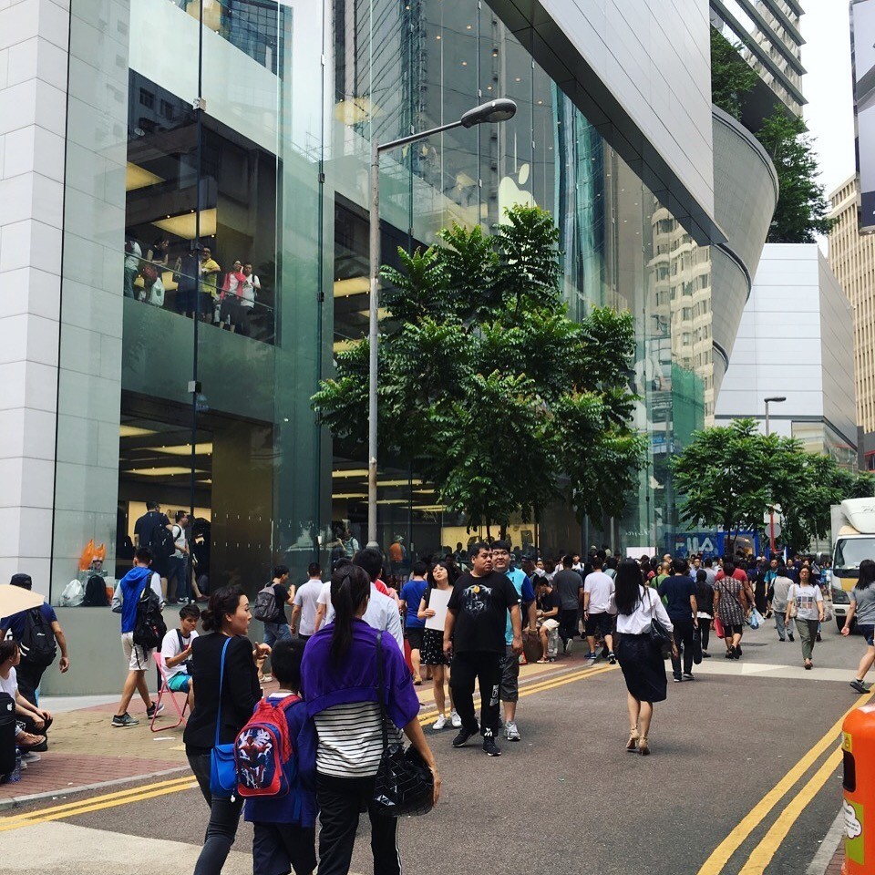 确认,香港不再是买买买的天堂...