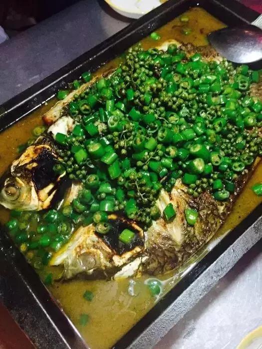 到万州吃烤鱼,重庆烤鱼正宗做法