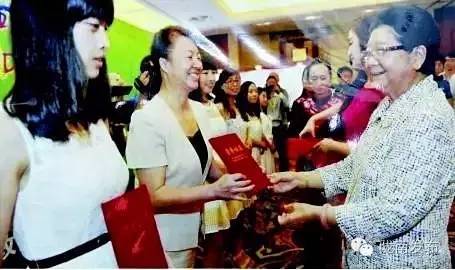 脱贫路上巾帼致富先锋,脱贫攻坚巾帼英雄