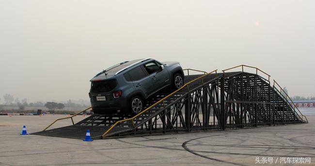 广汽菲克jeep18款自由侠,广汽菲克jeep自由侠2017价格