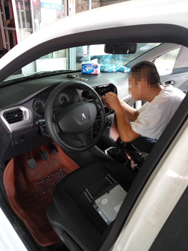 新款标致301幸福版,标致301旅行