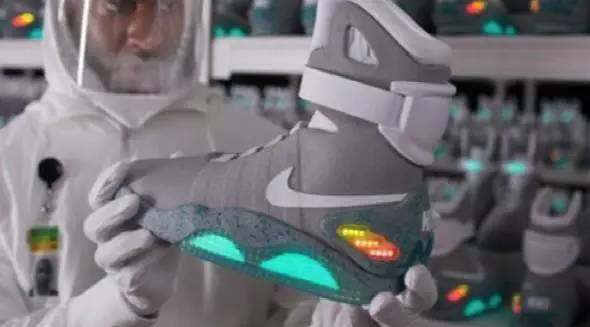 一支YSL就打发了女票，那一双NIKEMag呢？