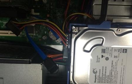 电脑显示屏黑屏主机还在运行,电脑开了主机黑屏怎么办