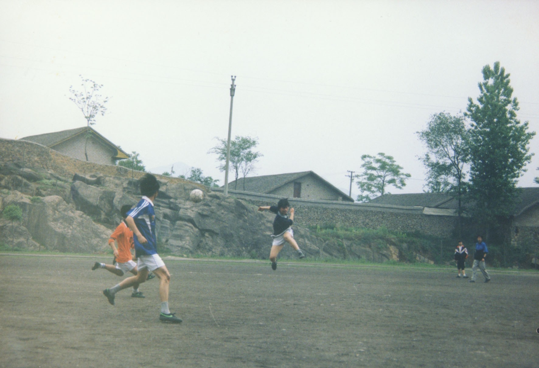 为什么三十多岁就不能踢足球了,中国人不适合踢足球的原因解析