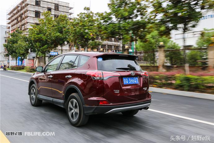 rav42.0四驱尊贵版试驾,2016rav4风尚评测