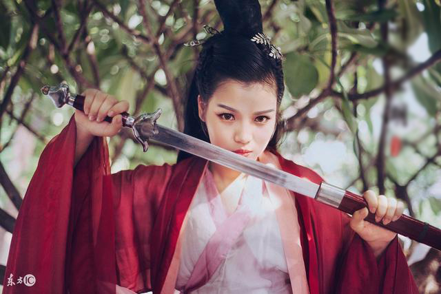 小说：“你若是个爱上我的娘们儿，我宁愿抱着一条母狗睡觉。”