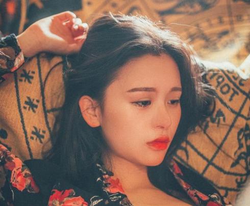 小说:去她家吃饭,总裁不知道穿什么,衣服扔一地,助理哭笑不得