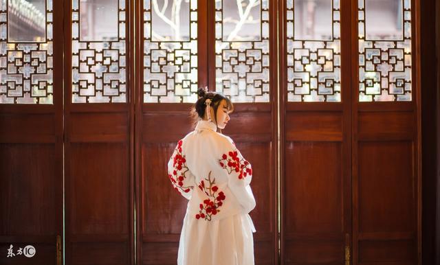 女主魂穿成美貌丫鬟古言,小说穿越到古代变丫鬟