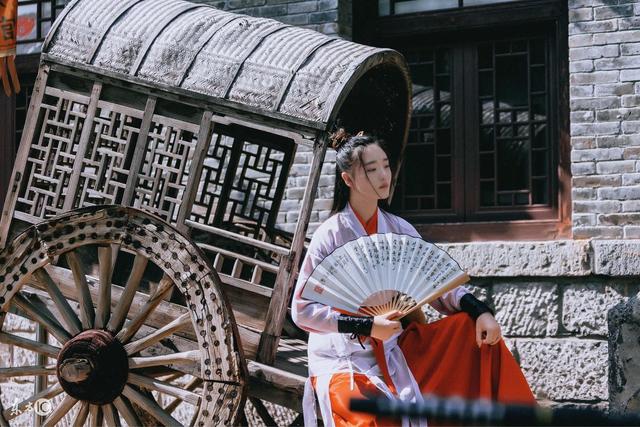 古代女子穿越到皇宫表演,穿越古代蹴鞠小说