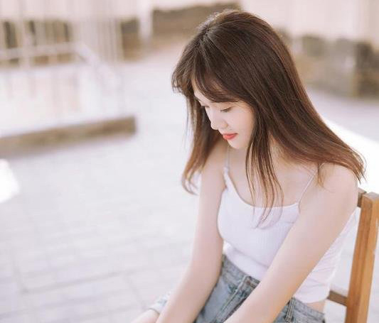 小说：薄家千金丑陋不堪，用了十八岁小丫头的药膏，变成绝色美女