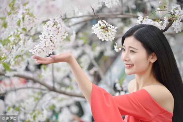 小说：总裁女保镖爱上总裁，被白富美当众诬陷，总裁却叫她去领证