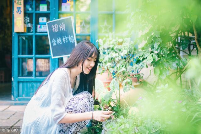 小说：美女对小伙动心了，盘问小伙感情之事，小伙却根本没意识到