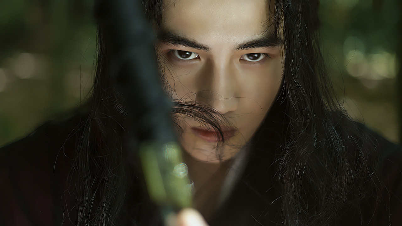 小说：面对数人*攻围**，他刀如闪电，五步一杀十步一人，吓破众人胆