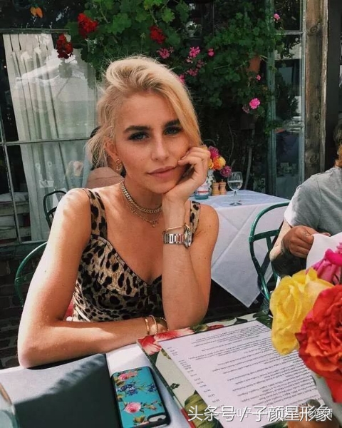 小配饰提升整体高级感 (让自己显得高级感的配饰)