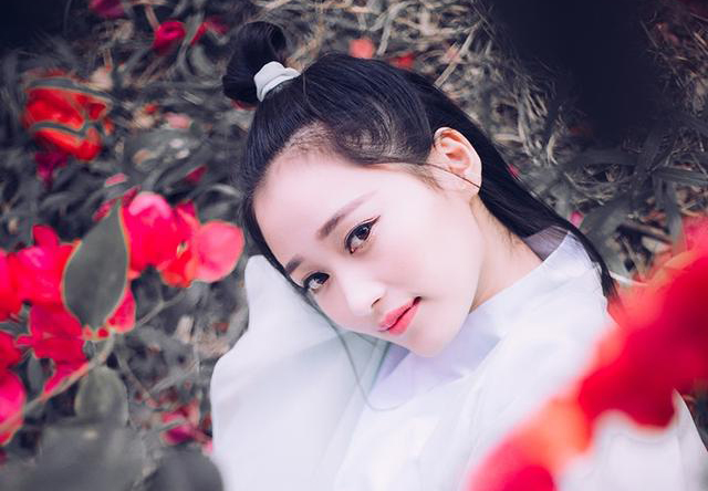 特工穿越到古代五岁小女孩的小说,女特工穿越古代变成丑女小说