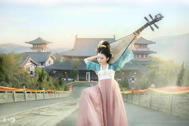 小说他穿越到古代,穿越爱上腹黑王爷的小说