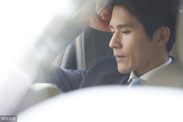 小说：神豪带老婆来买保时捷，哪知被蛇蝎女人嘲笑是来送外卖的。