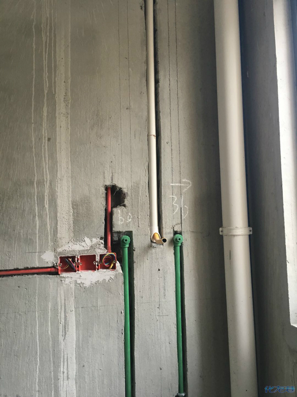 装修水电不要走顶,装修水电不开槽的弊端