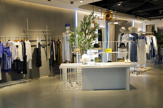 疫情下:时装业哭了、培训业最惨,珠宝业笑了,网上卖菜火了