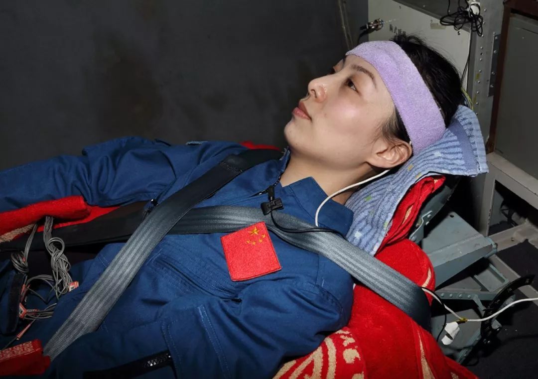 神舟13号已顺利返航，驻留太空半年的王亚平，如何解决生理期问题