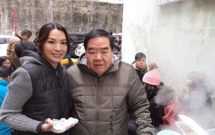 过气老戏骨窘况:农村走穴、直播捞金、情史混乱,晚节还值钱吗?