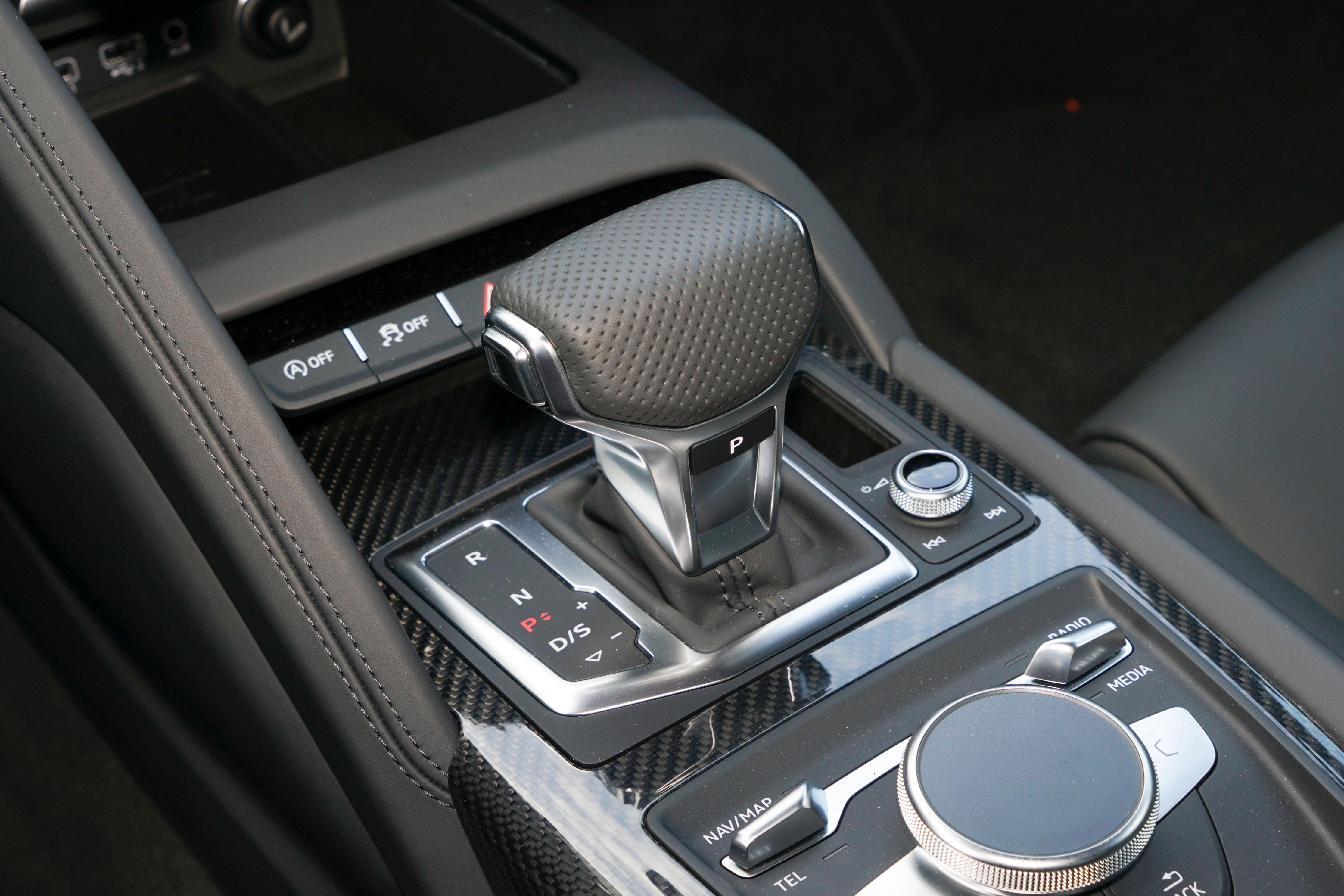 奥迪r8跟兰博基尼v10,奥迪唯一的超跑r8