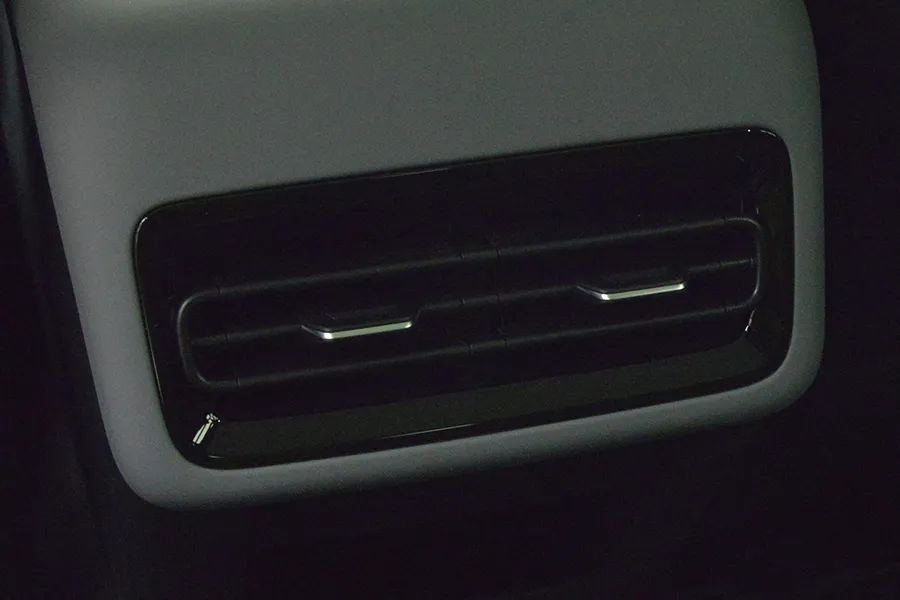 吉利银河e8半辐式方向盘怎么选,吉利银河e8龙腾版和汉ev