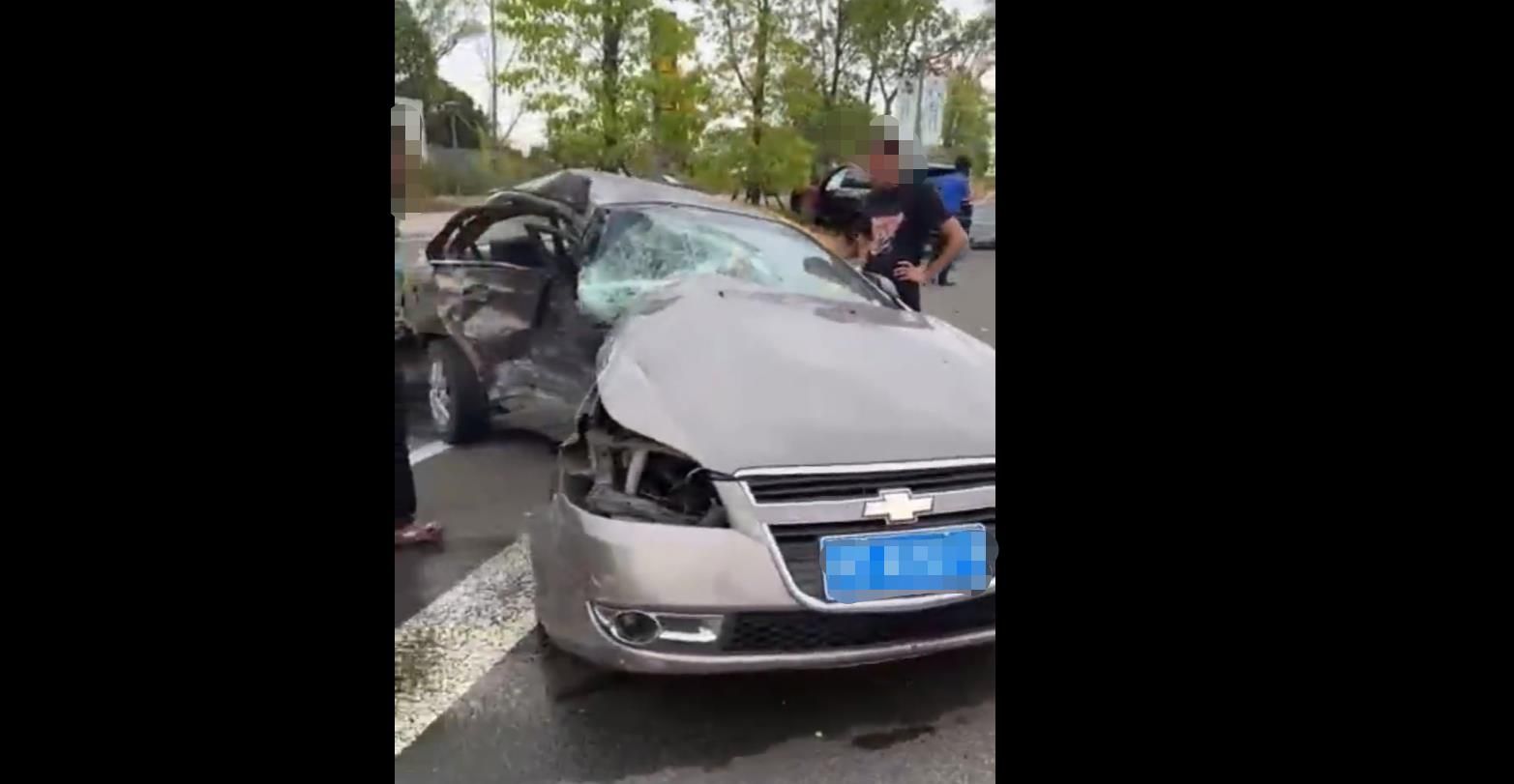 理想l9车祸图,理想l9与雪佛兰景程相撞