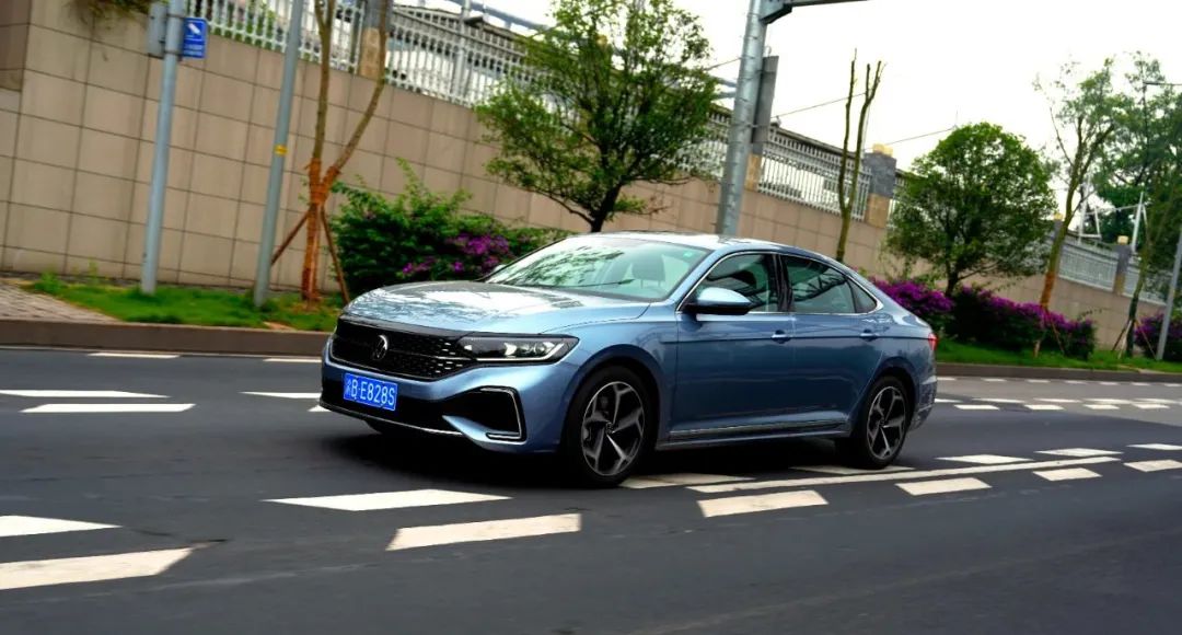 最新款大众帕萨特试驾,大众最新款帕萨特试驾视频