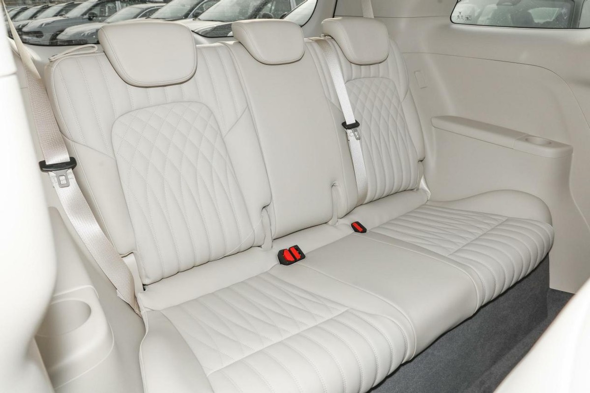 岚图梦想家mpv首款车是哪年出的,老款岚图梦想家mpv混动版值得买吗