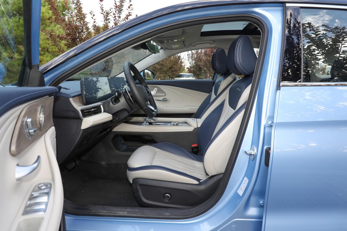 厉害了！奇瑞艾瑞泽8仅10.89万起，配置更胜奥迪