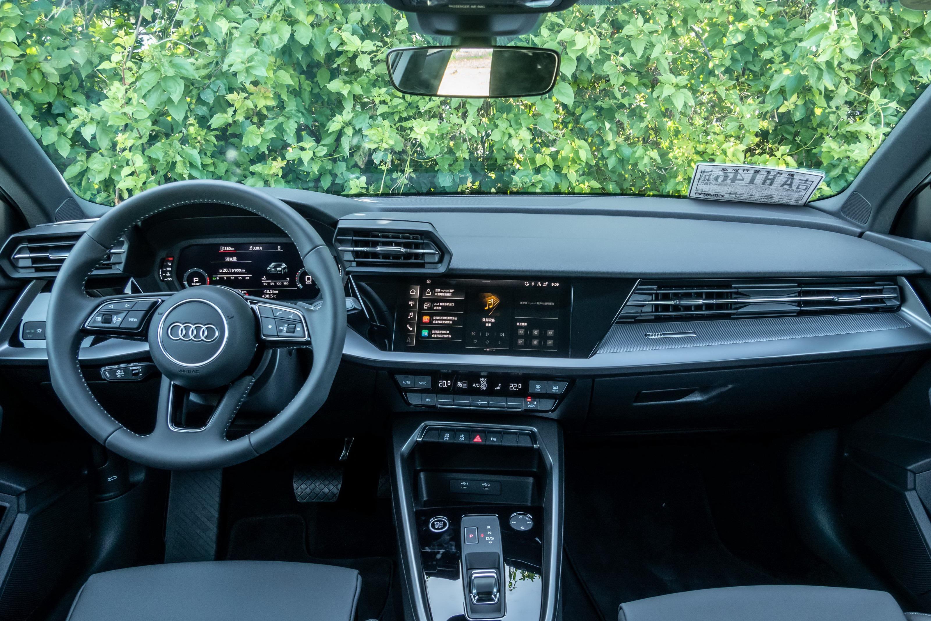 奥迪a3时尚型有中置喇叭吗,奥迪a3时尚型适合一家四口人坐吗