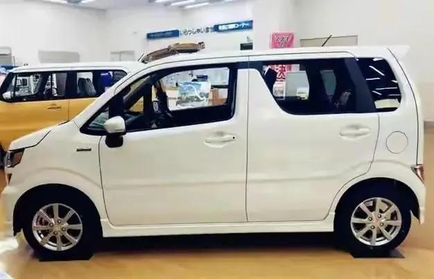 约合人民币6.1万起，新款铃木北斗星曝光，提供多种外观