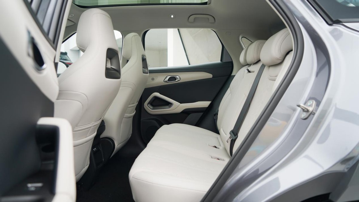 比亚迪元up体验感怎么样,比亚迪元up和plus