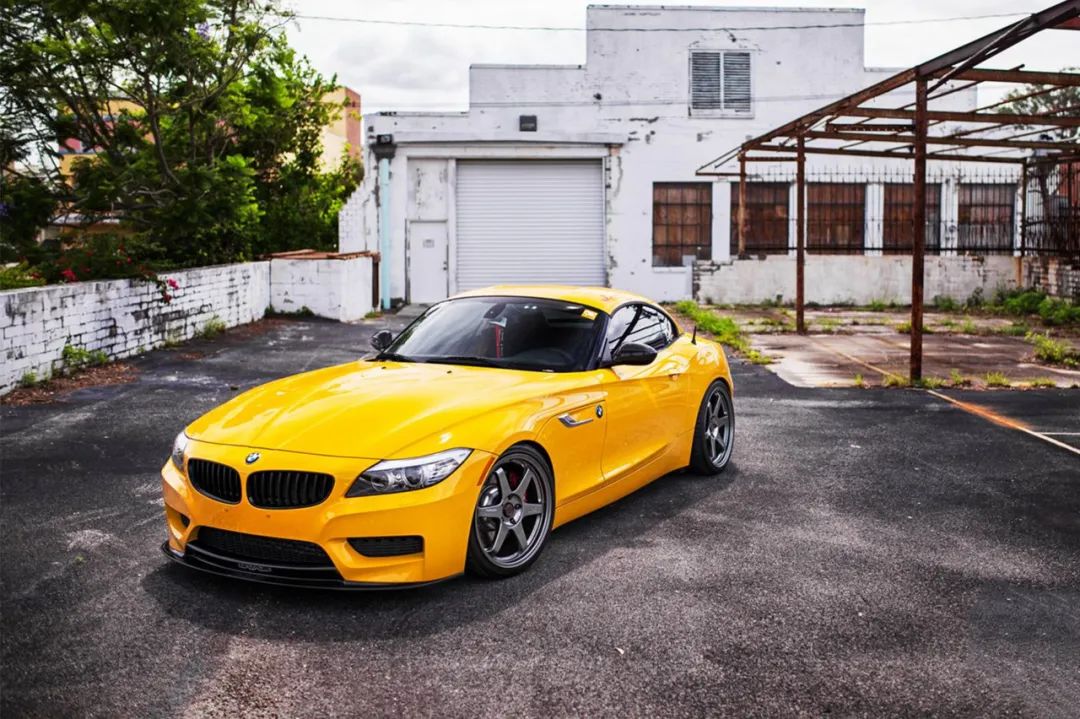 年轻人有必要买一台跑车吗,买跑车买全新好还是二手