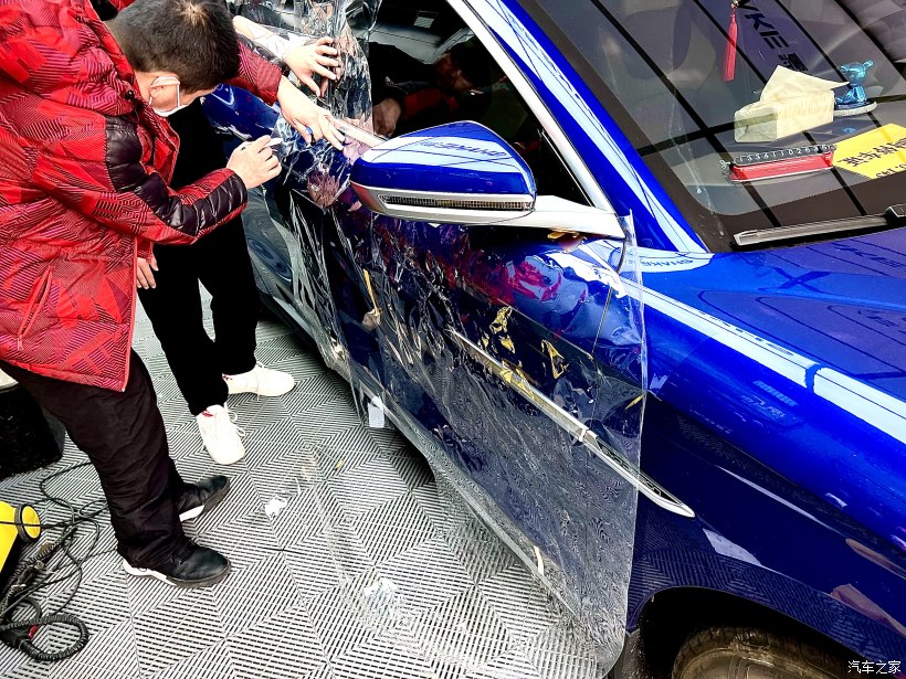 爱车不小心喷上烤漆了怎么处理,爱车刮蹭掉漆怎么办